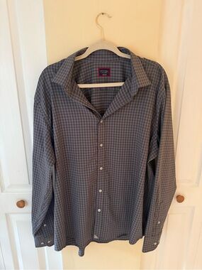 UNTUCKit Men's Gray Checked Button-Down Shirt